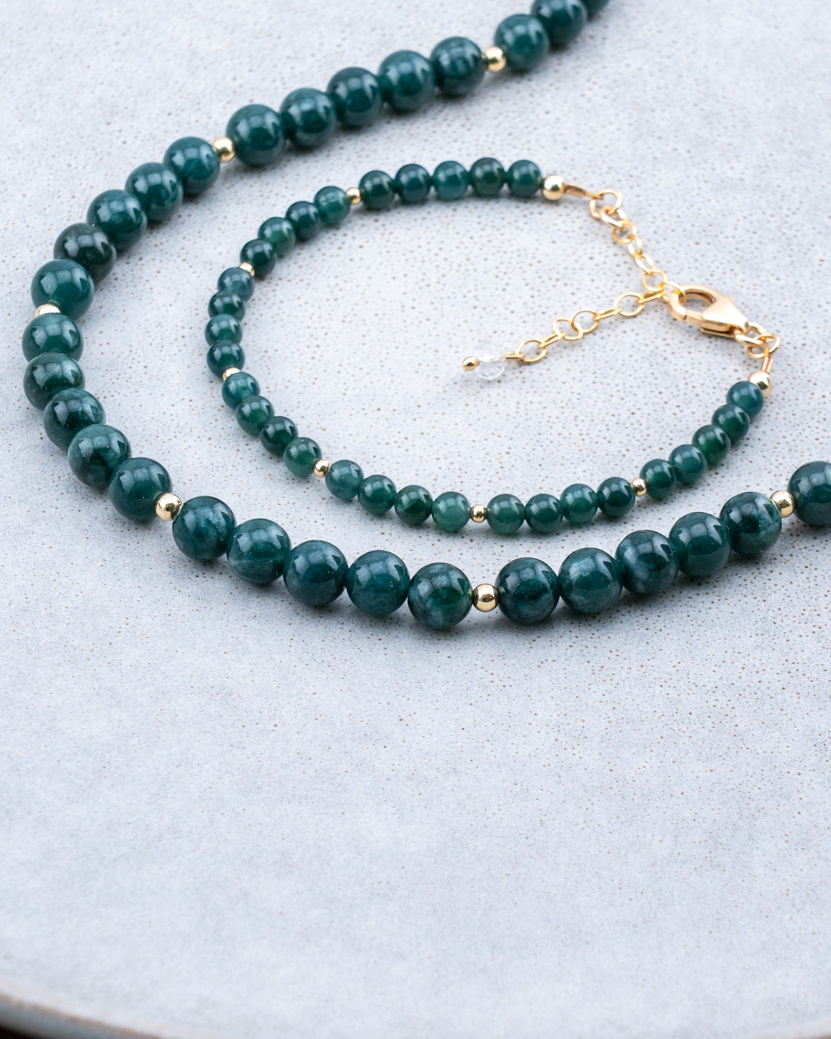 Verde Oscuro Guatemalan Jade Bracelet