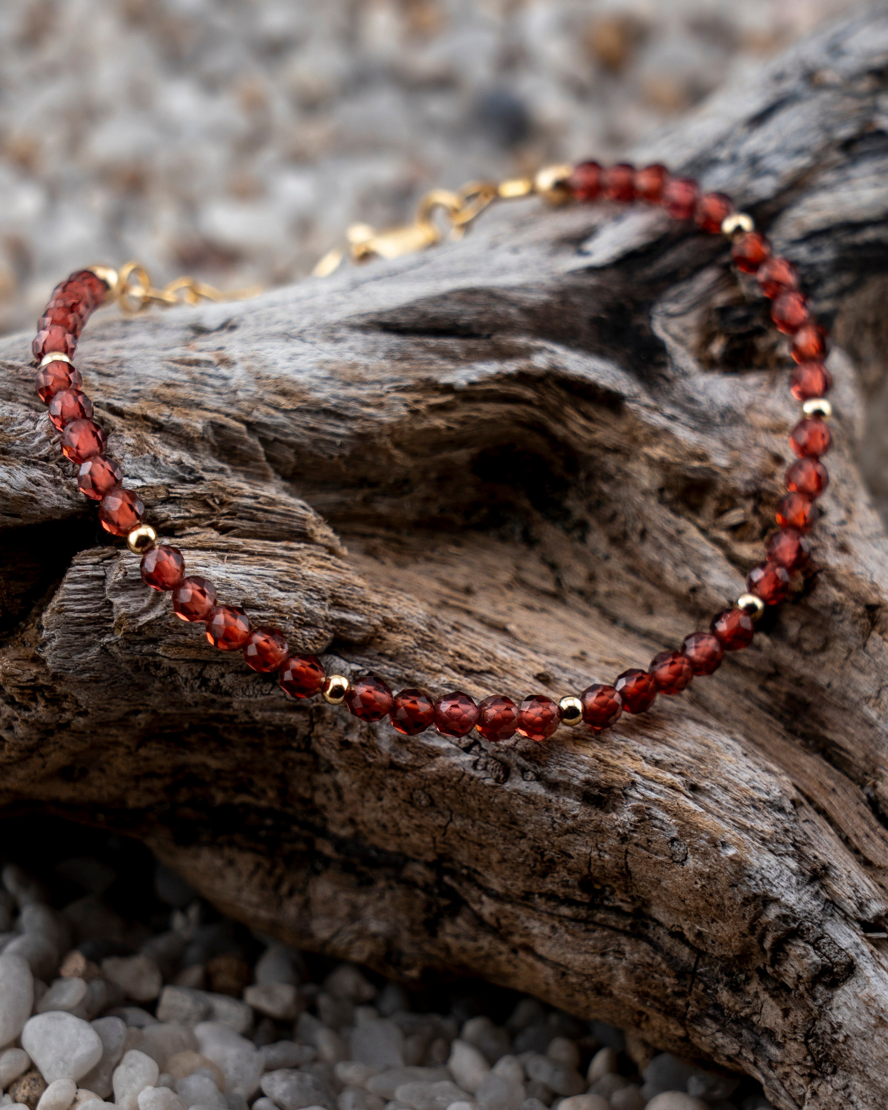 Noir Mauve Garnet Bracelet